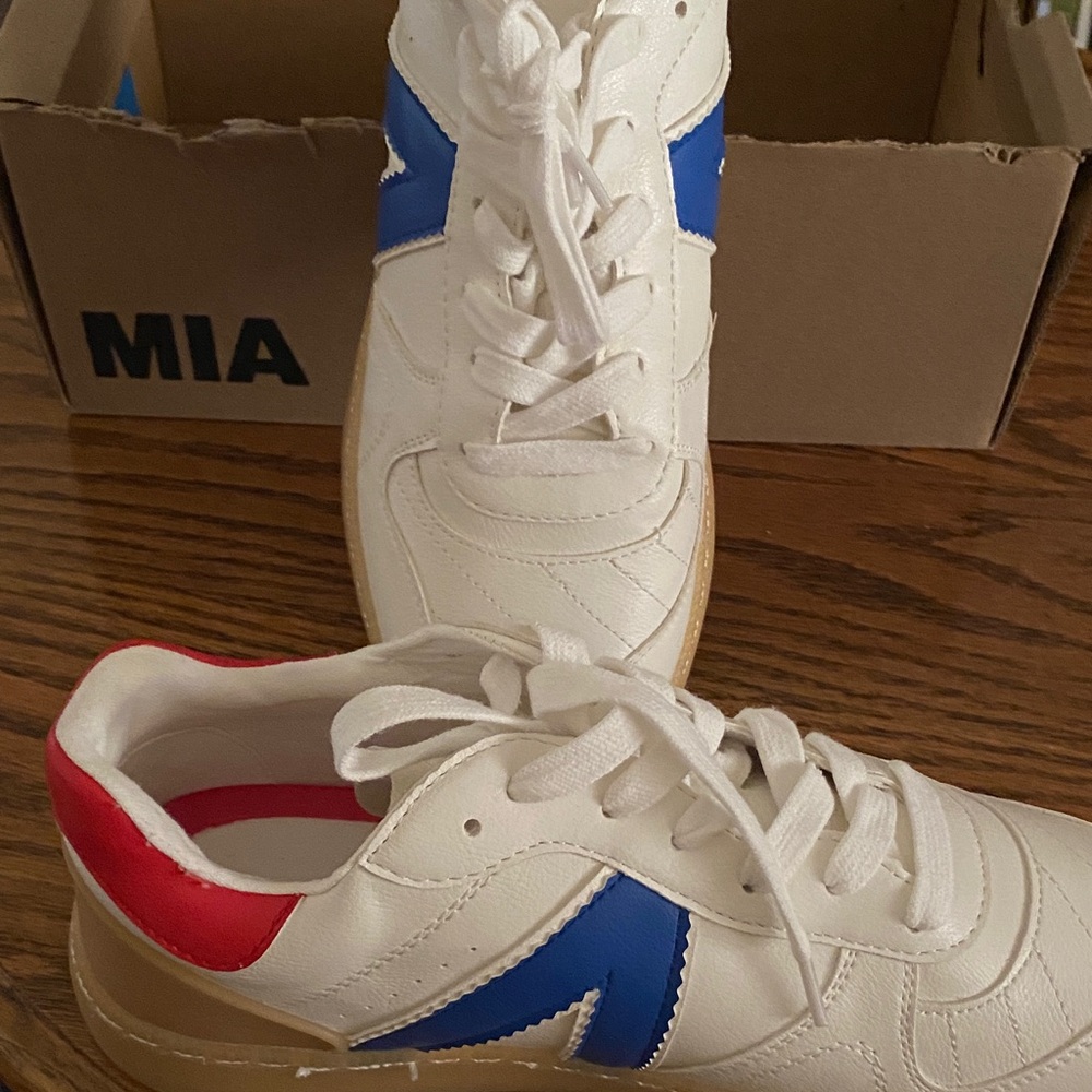 MIA White Sneakers with Red and Blue Highlights Vesta 10M